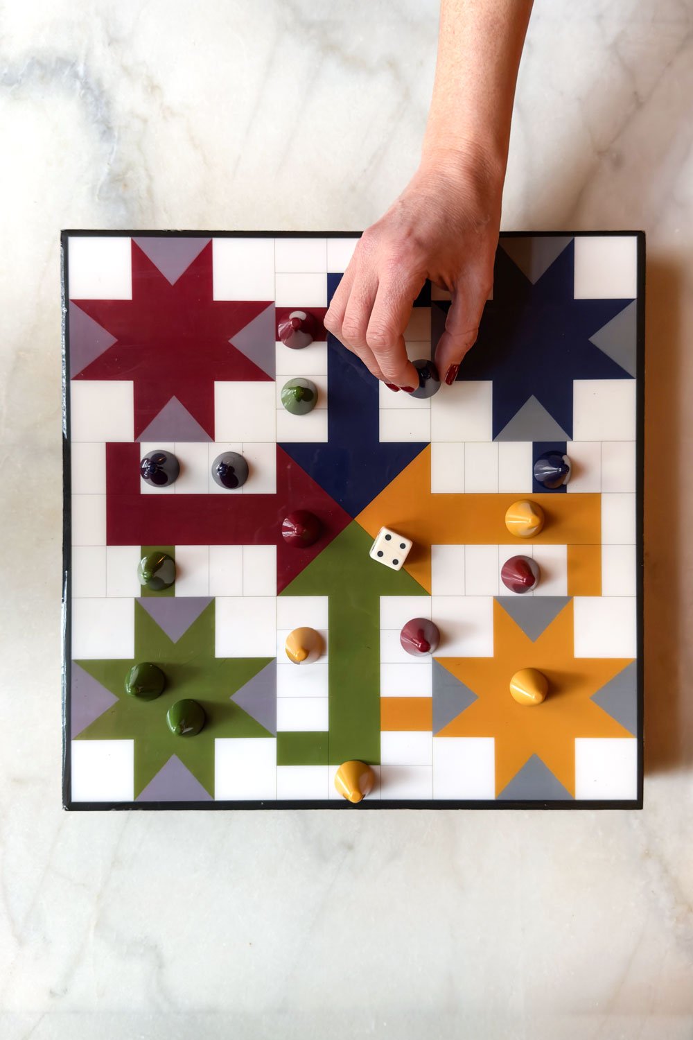 Parchís De Resina Con Efecto Laqueado Cristina Oria 