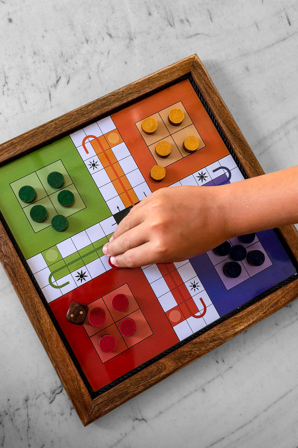 Detalle Dos Juego De Mesa De Doble Cara Con Tablero Magnético Cristina Oria 