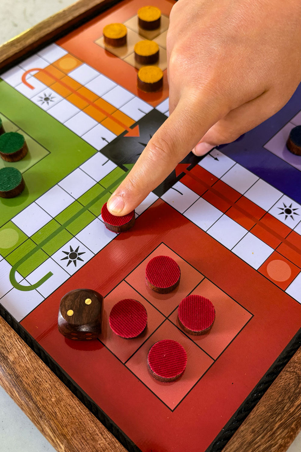 Detalle Tres Juego De Mesa De Doble Cara Con Tablero Magnético Cristina Oria 