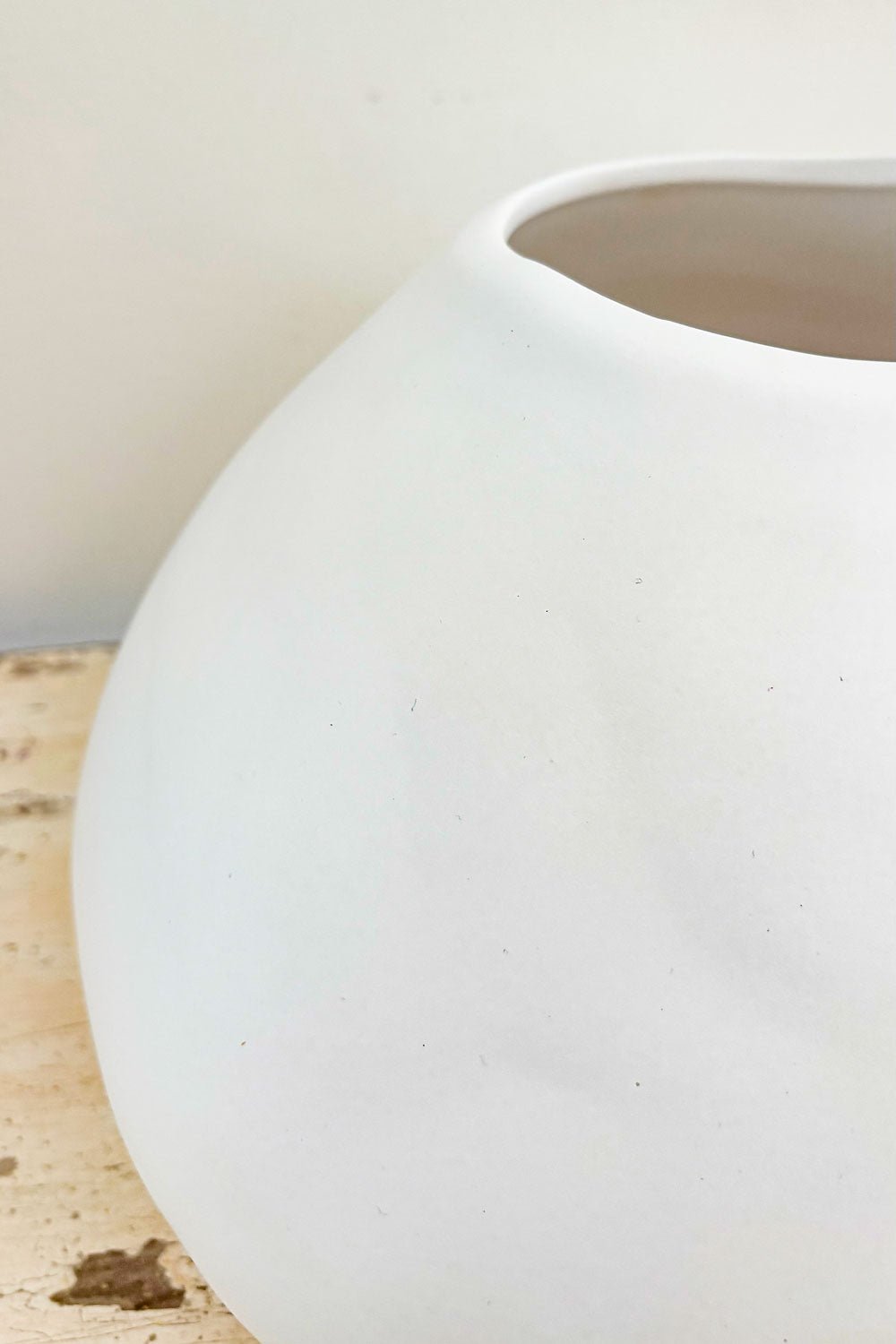 Detalles Jarrón Orgánico De Gres Blanco Mykonos Cristina Oria