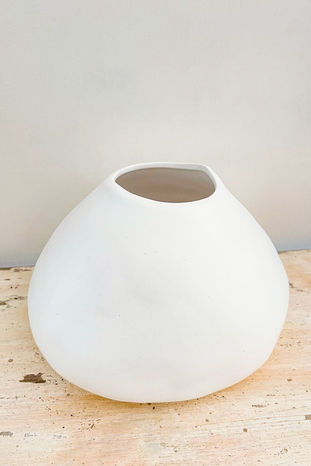 Jarrón Orgánico De Gres Blanco Mykonos Cristina Oria