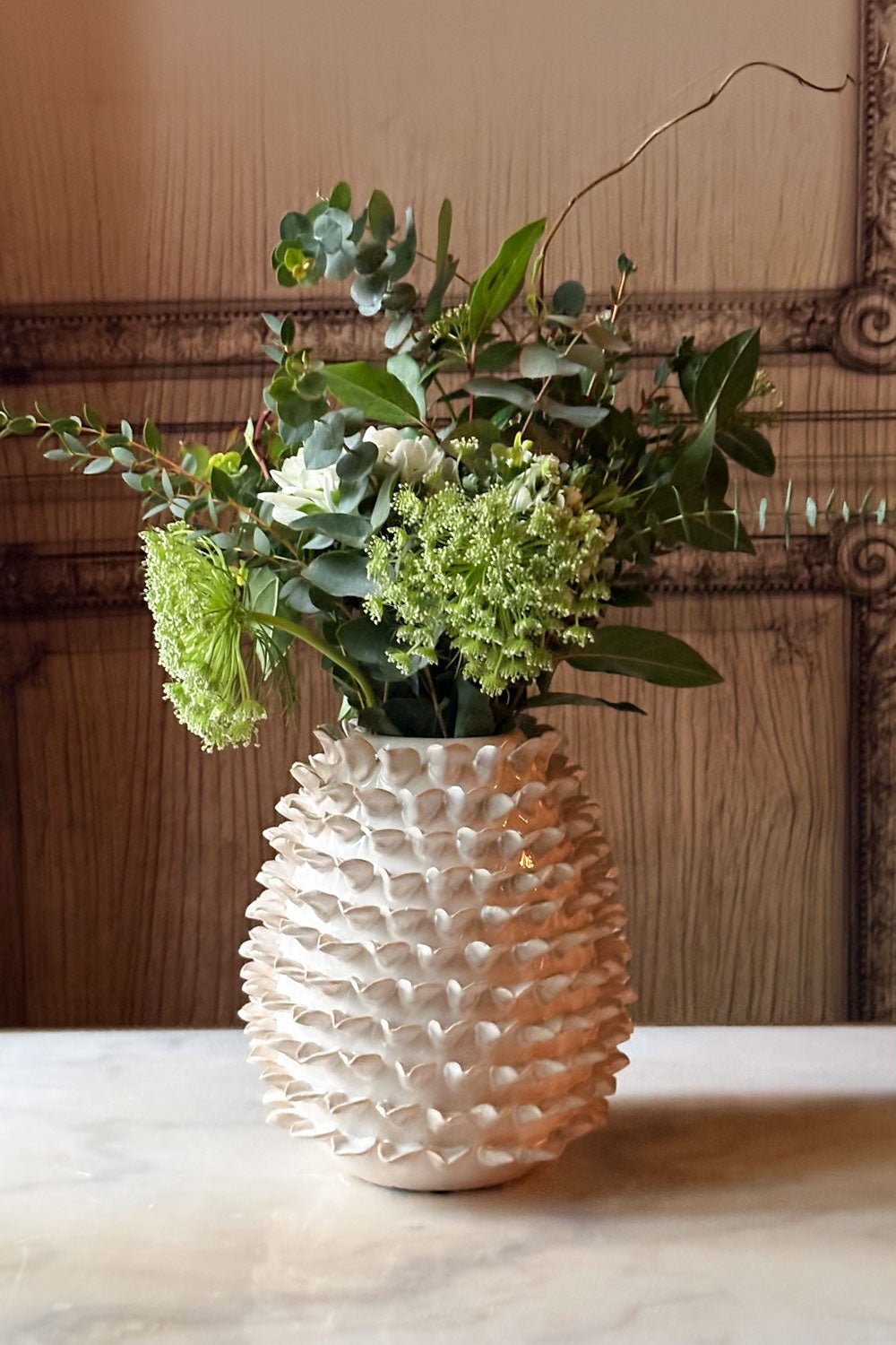 Jarrón Blanco Con Diseño De Hojas En Relieve Cristina Oria