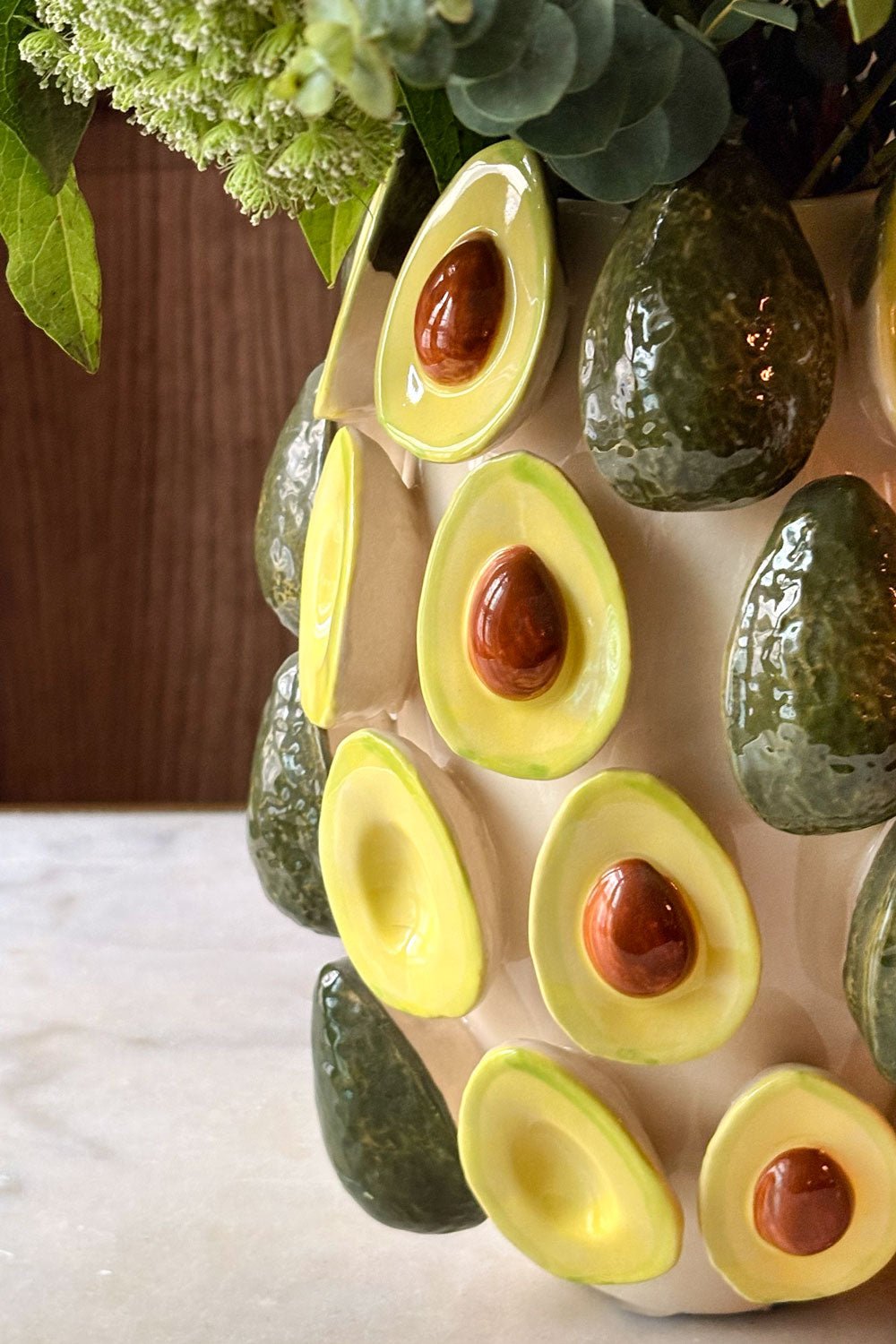 Detalle Jarrón Con Diseño De Aguacates En Relieve Cristina Oria 