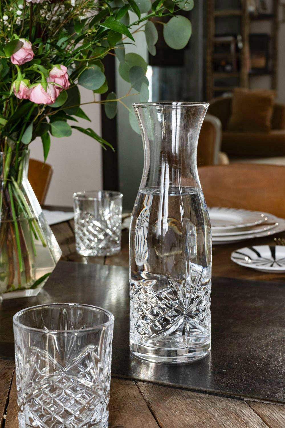 Glaskrug im Fischgrätenmuster