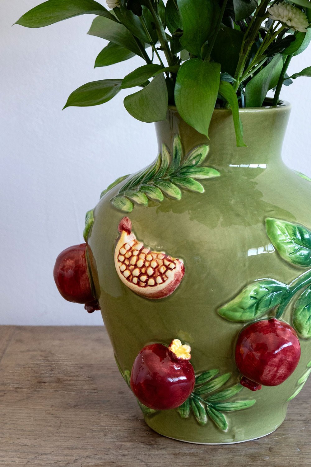 Detalles Jarrón Verde Diseño Granadas Cristina Oria
