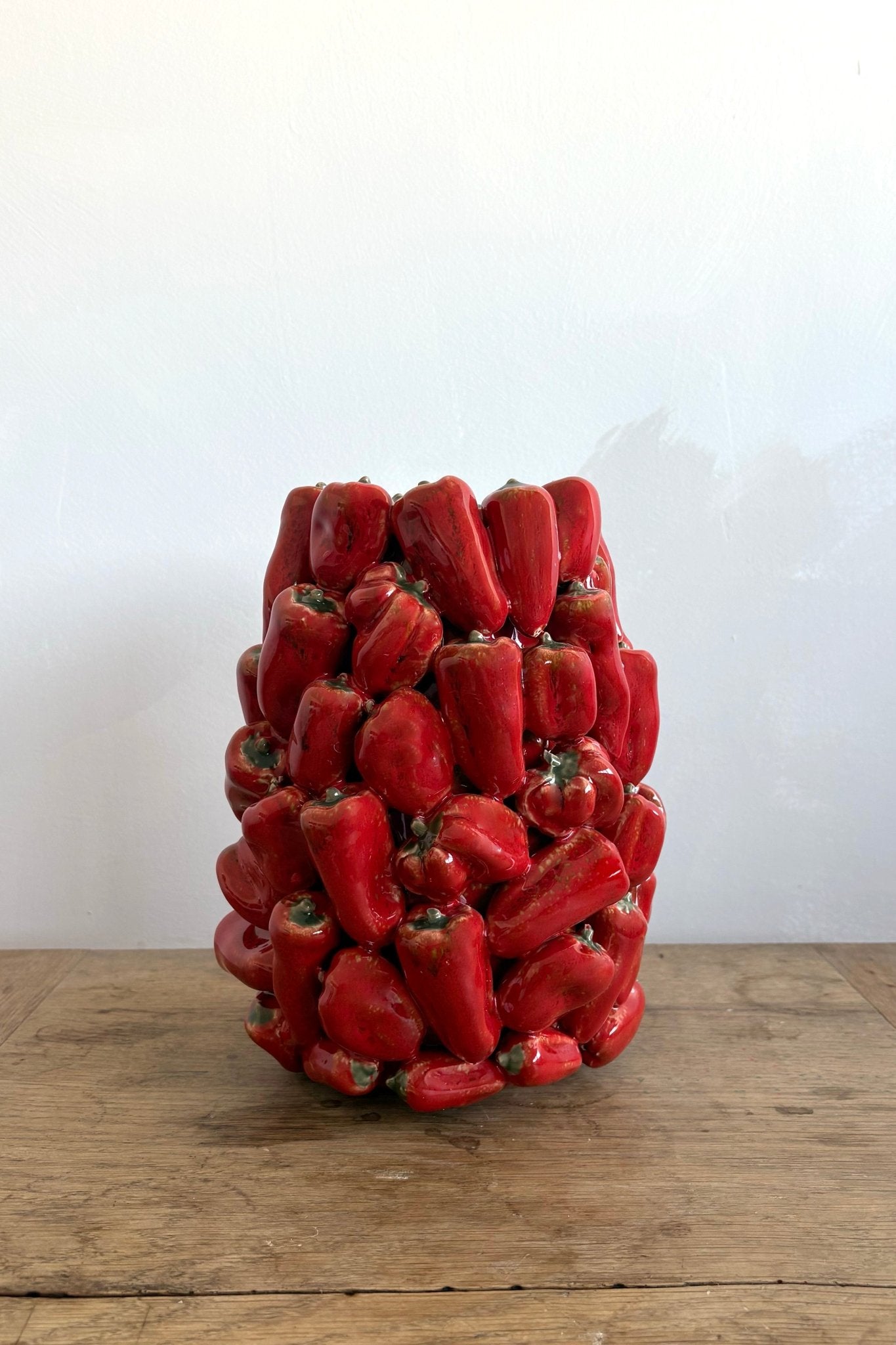 Detalle Jarrón Con Diseño De Pimientos Rojos Cristina Oria 