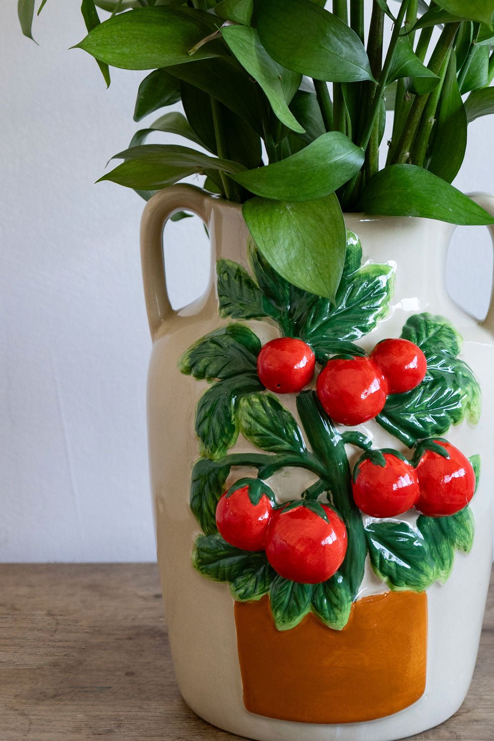 Detalles Jarrón Beige Diseño Tomatera Cristina Oria