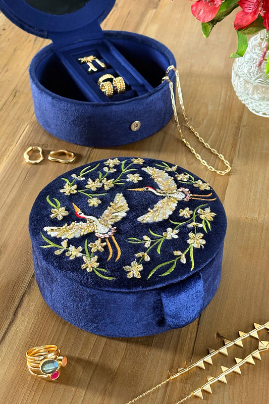 Joyero Redondo De Terciopelo Azul Con Grullas Y Flores Bordadas Cristina Oria
