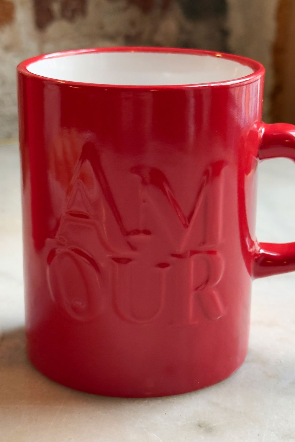 Detalle Grabado Juego De Dos Tazas "Amour" Y Asas De Corazón Cristina Oria 