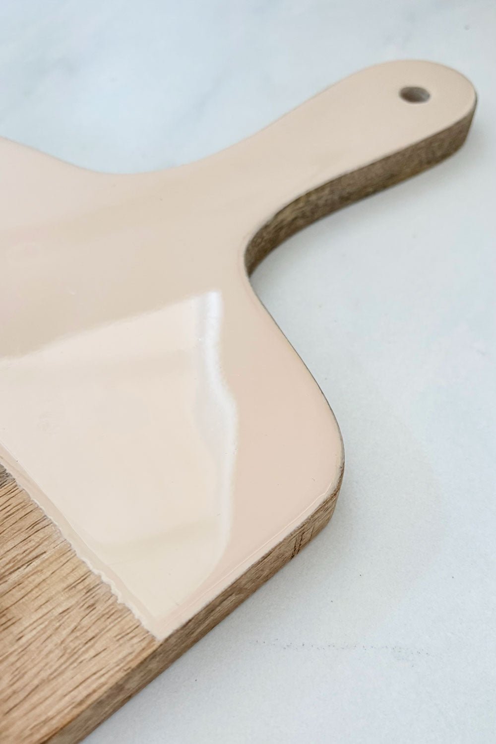 Detalle Tabla De Madera Crema Cristina Oria