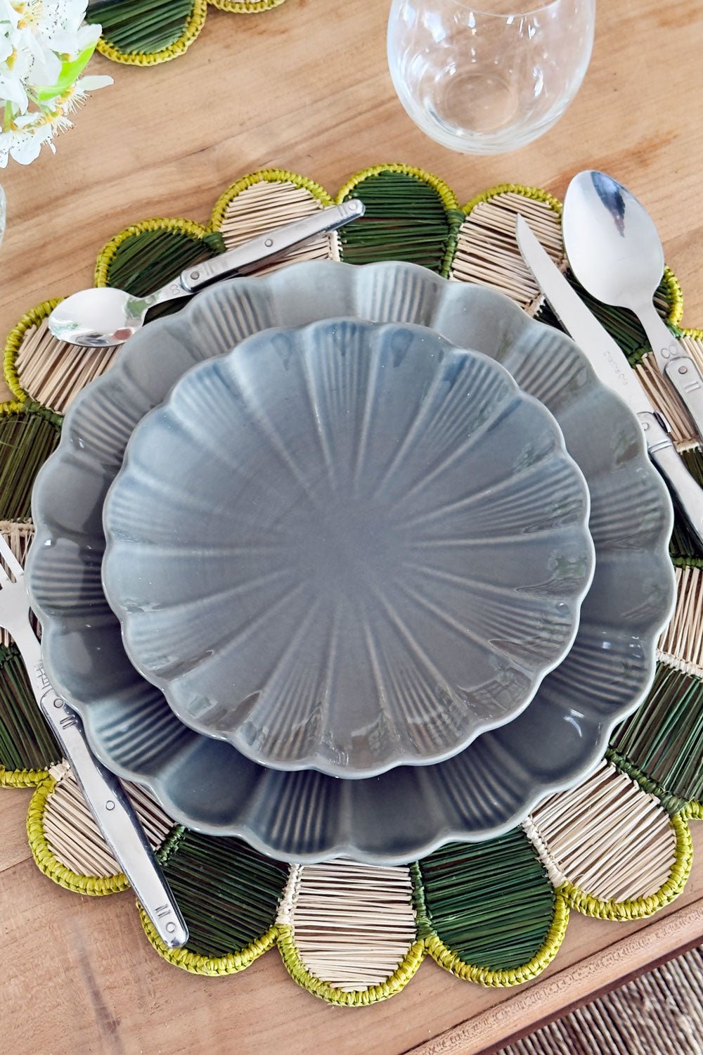 Plato De Postre De Cerámica Flor Gris Cristina Oria