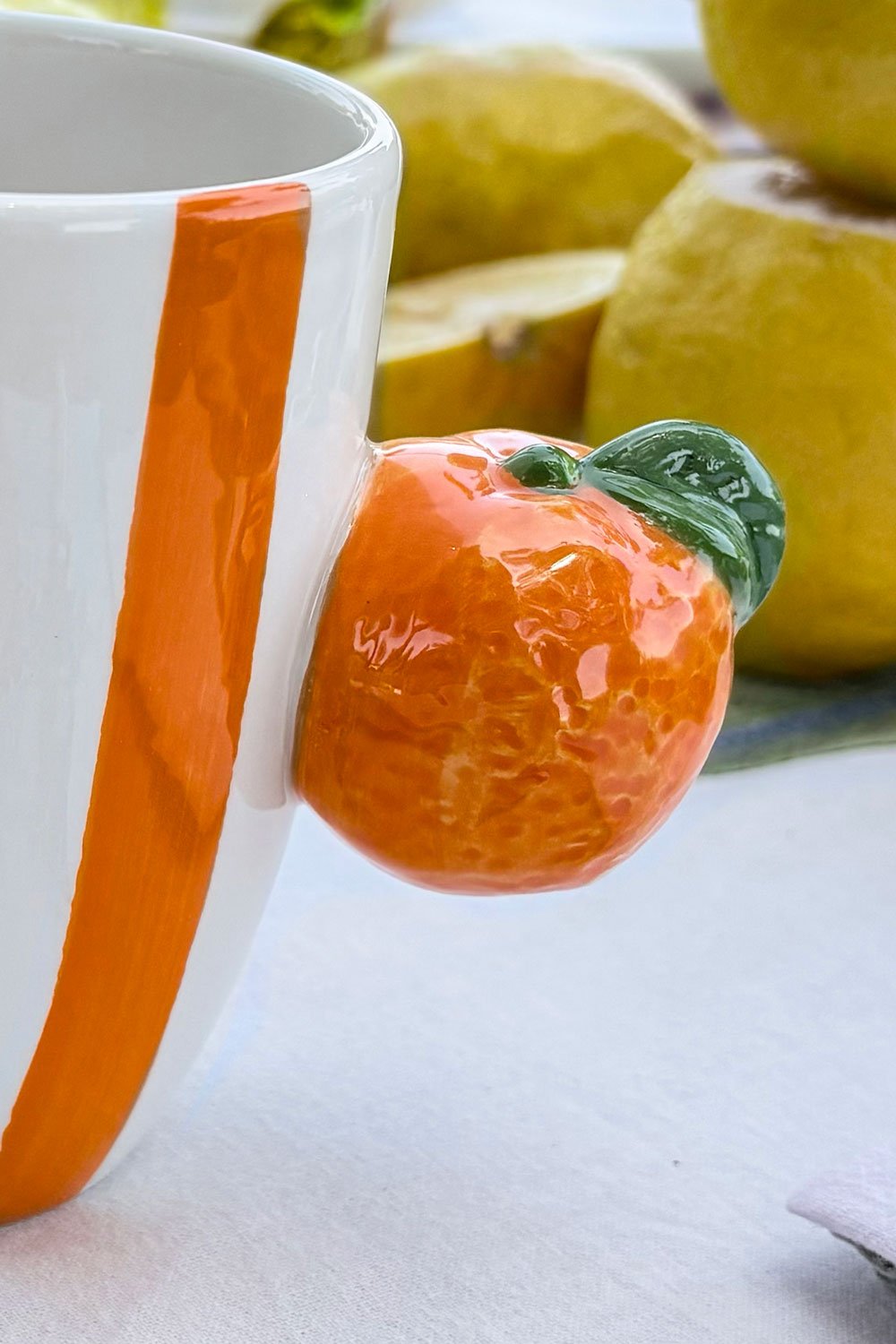 Detalles Mandarina Taza Diseño Rayas De Colores & Asa De Fruta Cristina Oria