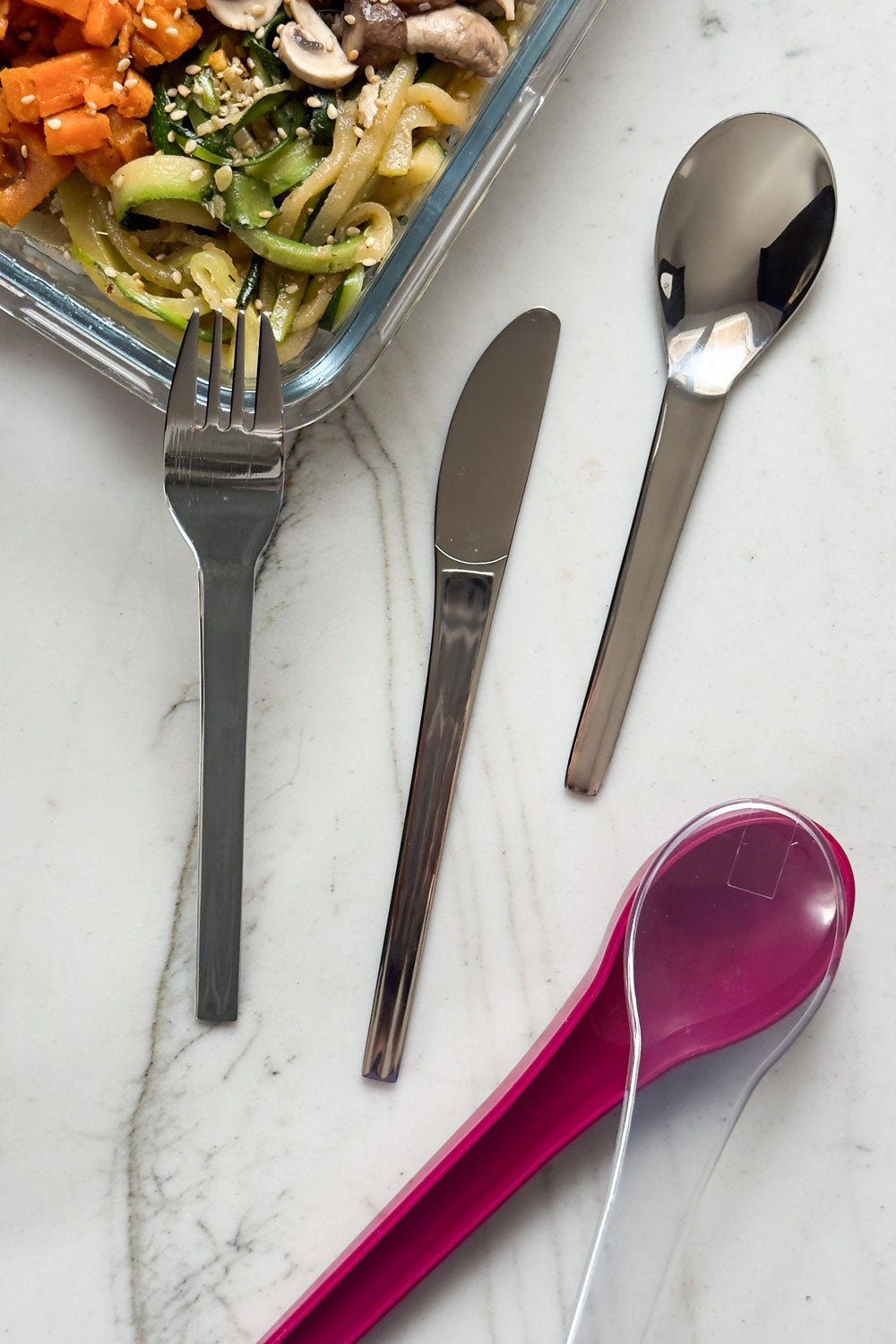 Juego De Cubiertos Para Llevar Burdeos Cristina Oria 