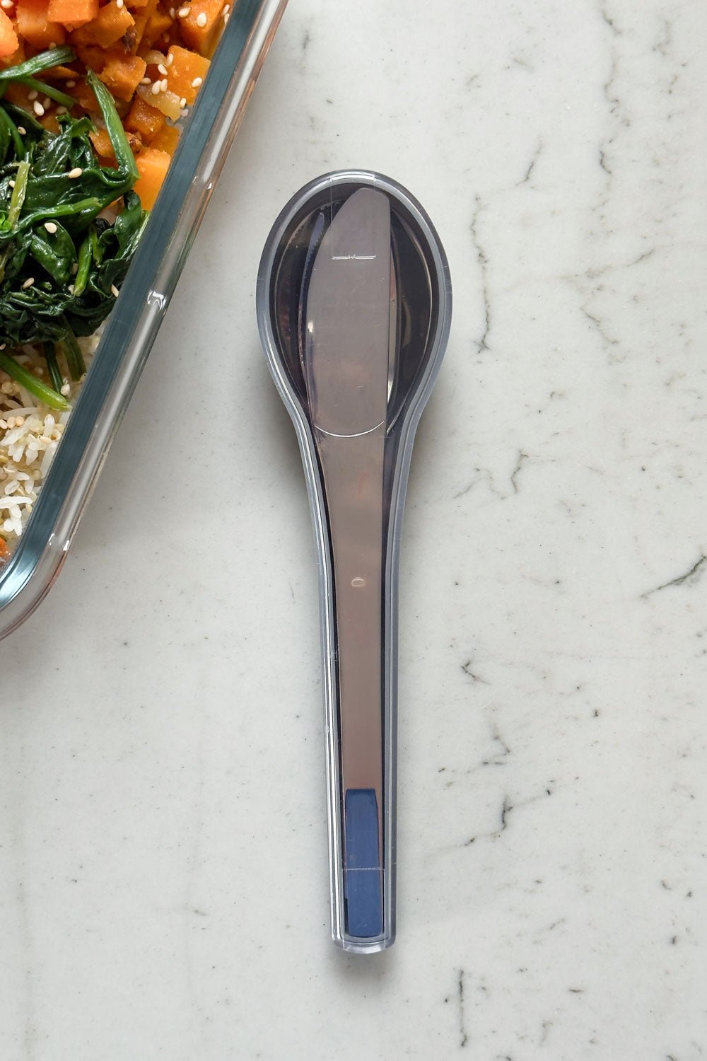 Detalle Estuche Juego De Cubiertos Para Llevar Gris Cristina Oria