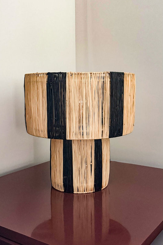 Lámpara De Mesa Fibras Naturales Negra Y Beige Cristina Oria