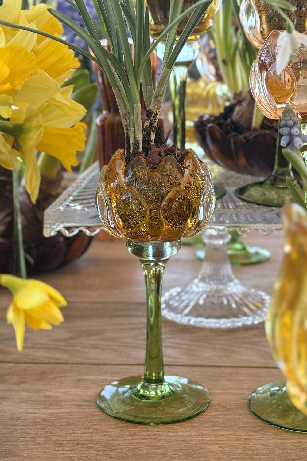 Detalle Candelabro De Cristal Con Diseño De Flor Amarillo Cristina Oria 