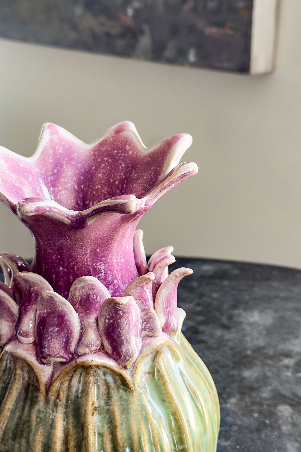 Detalle Jarrón Artesanal Bulbo Flor Verde Pistacho Cristina Oria