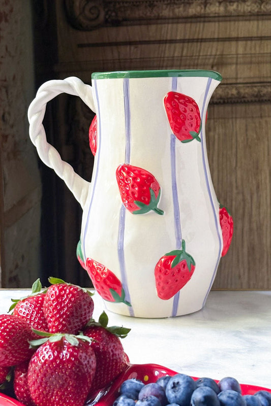 Jarra Blanca Diseño Fresas Cristina Oria 