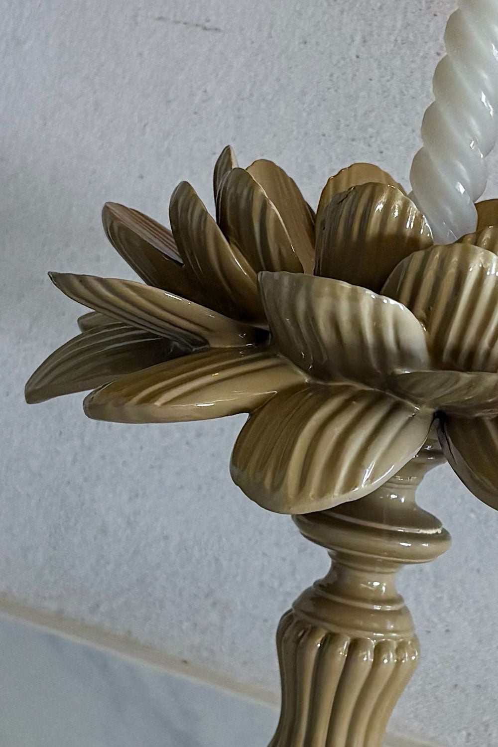 Detalles Candelabro Diseño Flor De Arena Cristina Oria