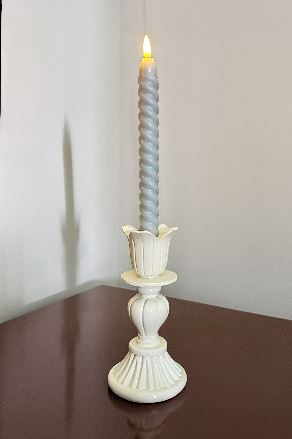 Candelabro Medici De Resina Efecto Marfil Crudo Pequeño Cristina Oria