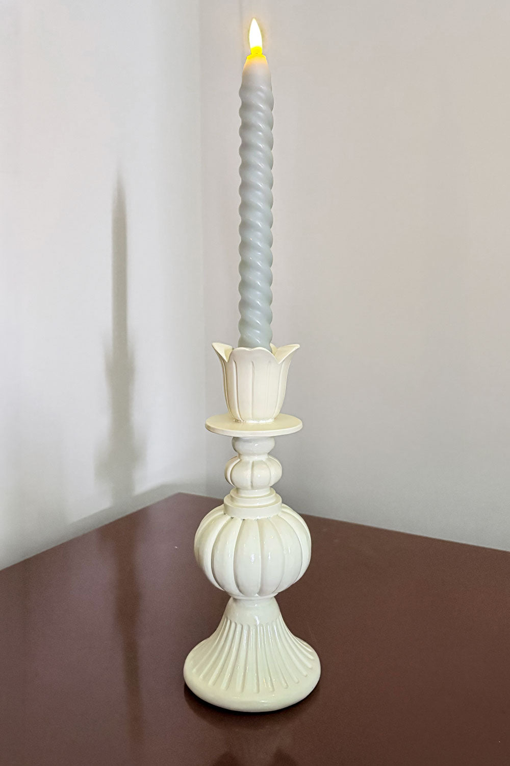 Candelabro Medici De Resina Efecto Marfil Crudo Mediano Cristina Oria