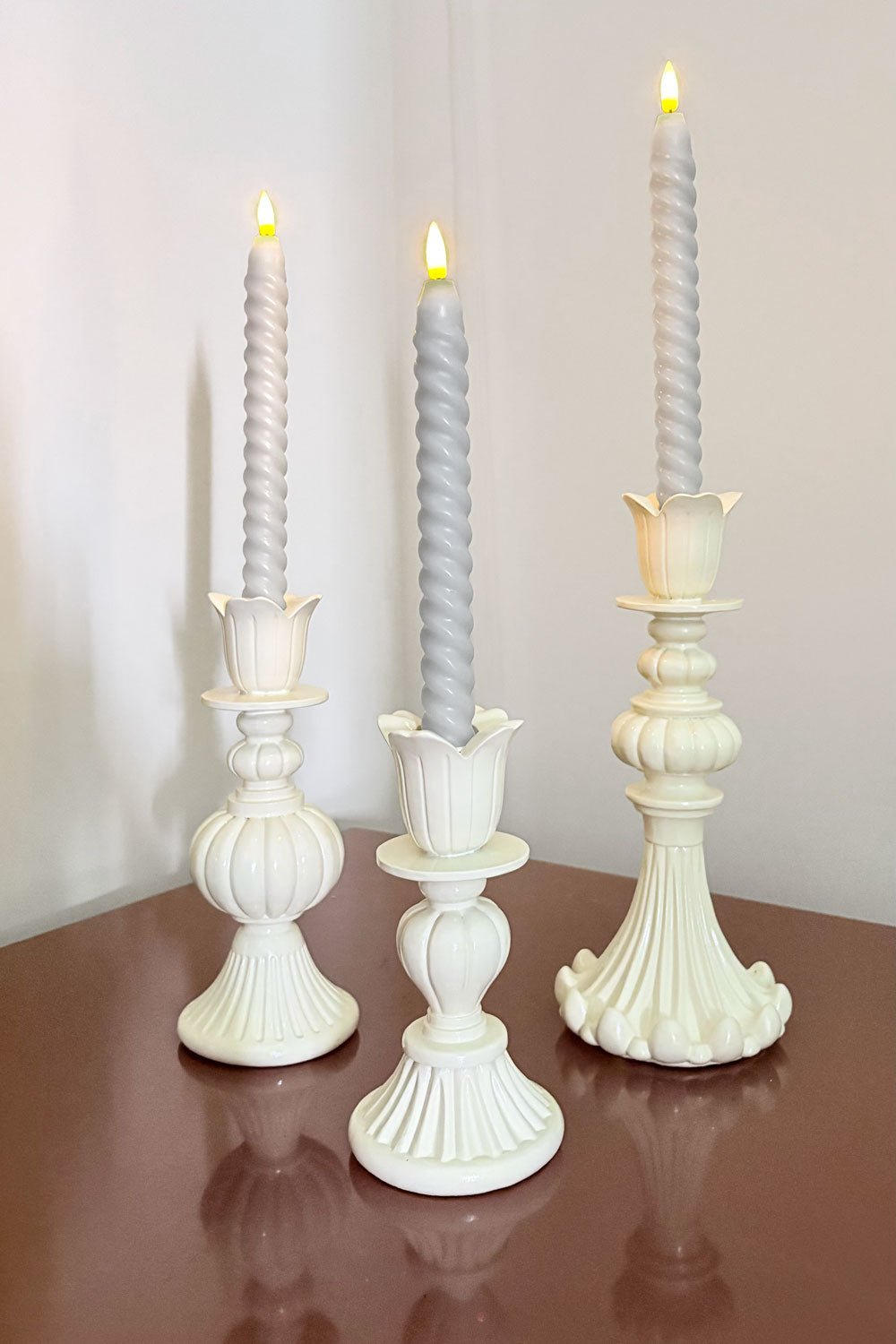 Detalles Candelabro Medici De Resina Efecto Marfil Crudo Mediano Cristina Oria