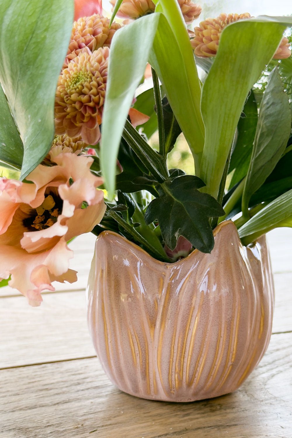 Detalles Jarrón De Gres Diseño Tulipa Rosa Cristina Oria