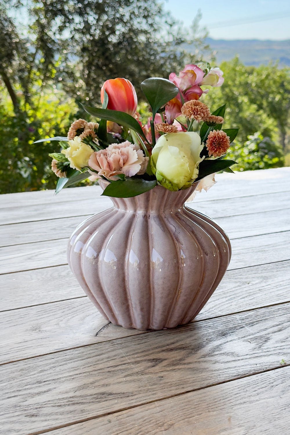 Flores Jarrón De Gres Diseño Ondina Malva Cristina Oria