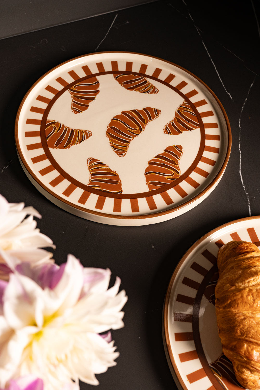 Plato De Gres Con Diseño De Croissant Cristina Oria