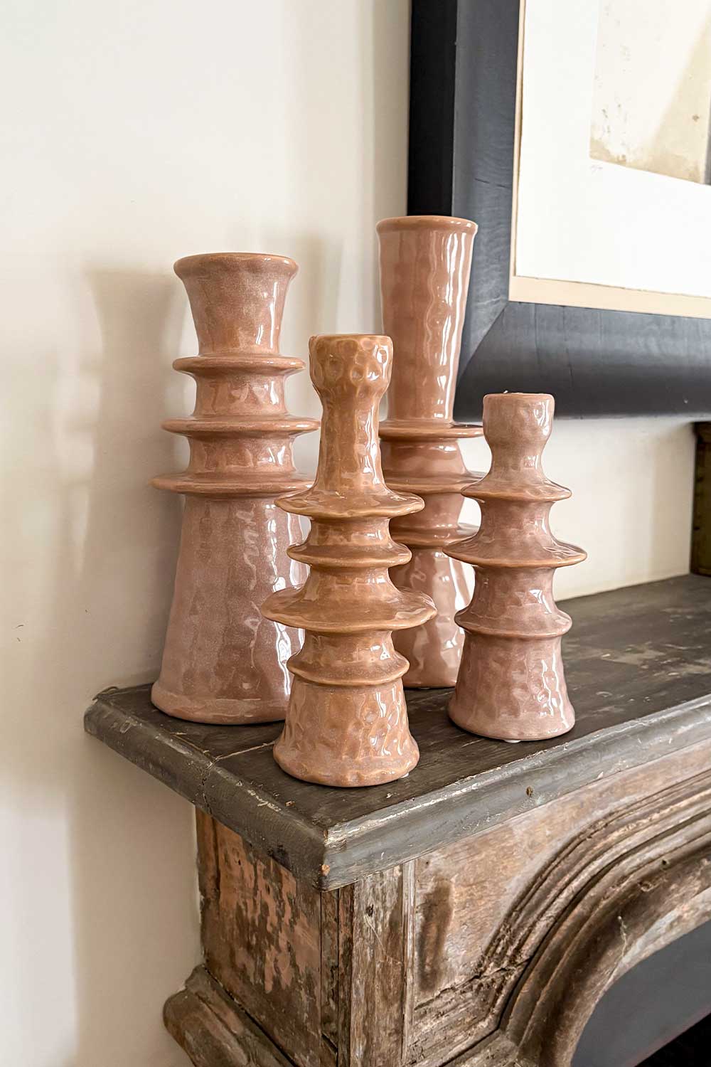 Detalles Candelabro Beige Diseño Platillos Escalonados Pequeño Cristina Oria