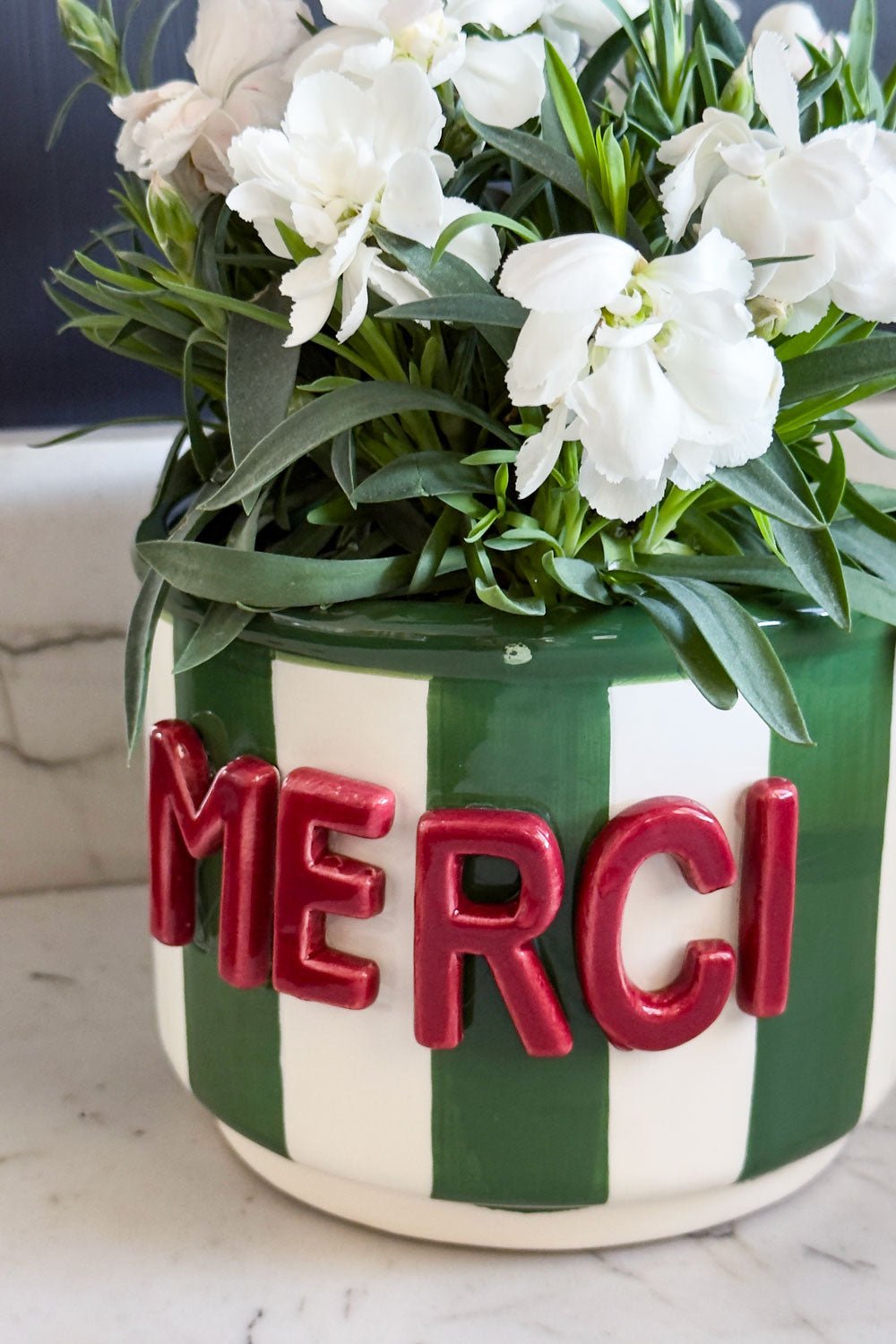 Detalles Jarrón Verde Y Blanco Diseño "Merci" Cristina Oria