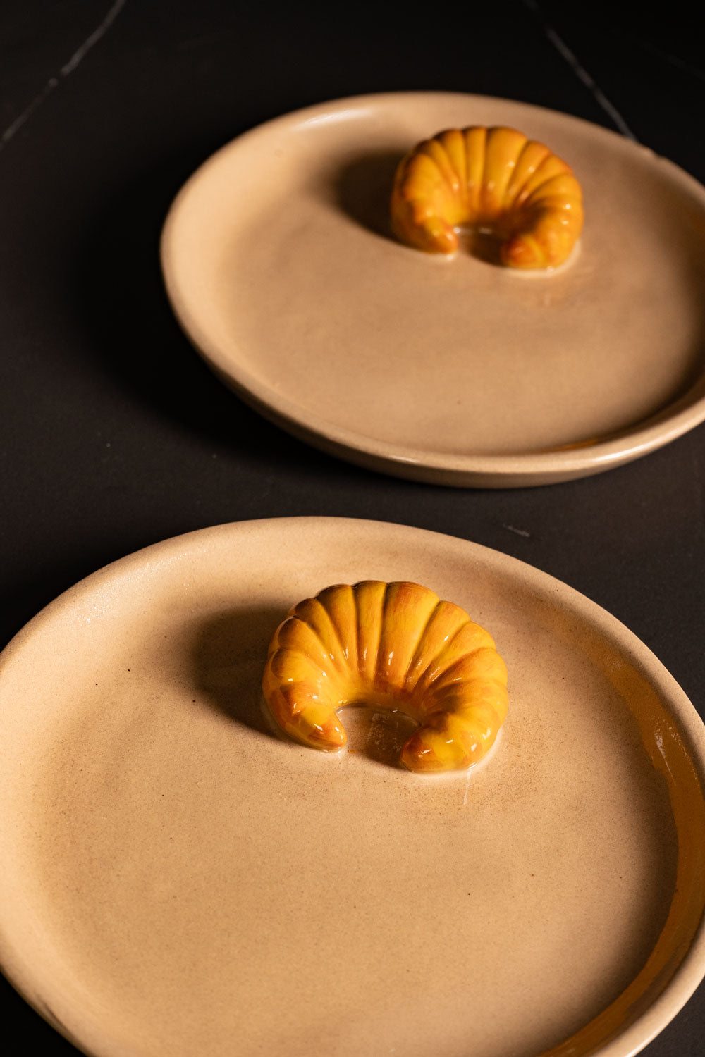 Detalles Plato Diseño Figura Croissant Cristina Oria