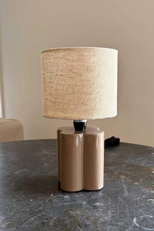 Lámpara Beige Con Base Diseño De Flor Cristina Oria