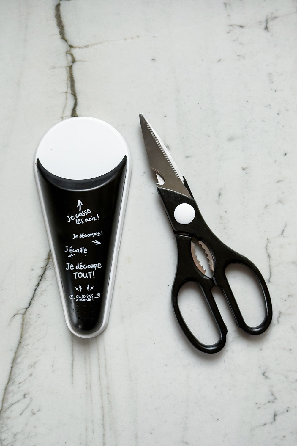 Detalle Tijeras Multifunción Con Imán Cristina Oria