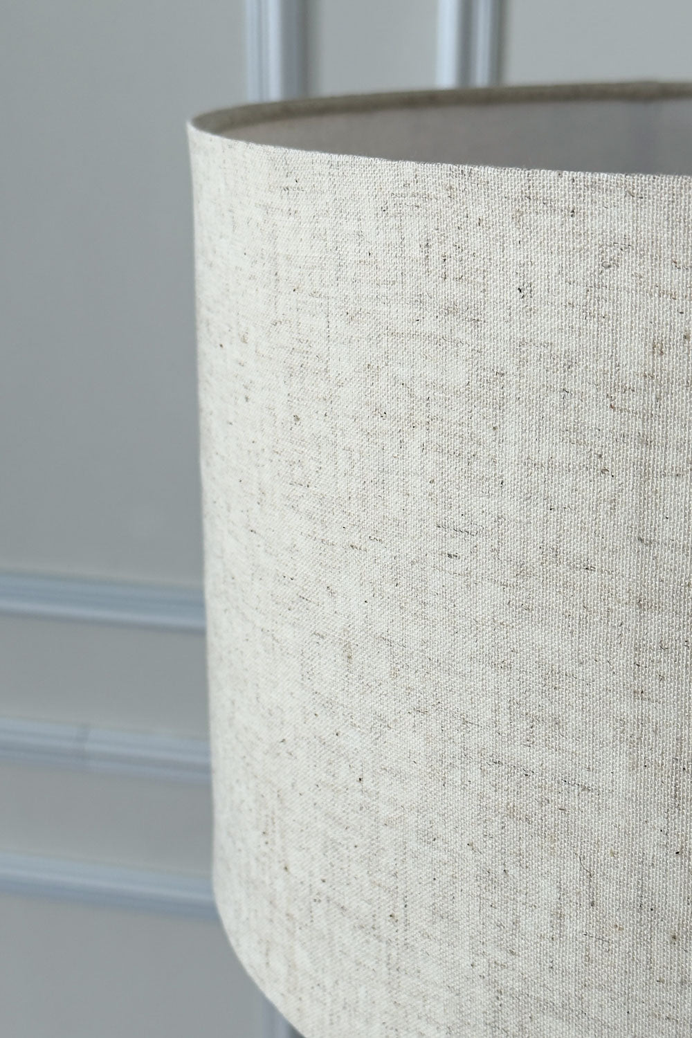 Detalle Pantalla Lámpara De Mesa De Madera Con Pantalla De Lino Cristina Oria 