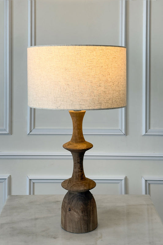 Lámpara De Mesa De Madera Con Pantalla De Lino Cristina Oria 