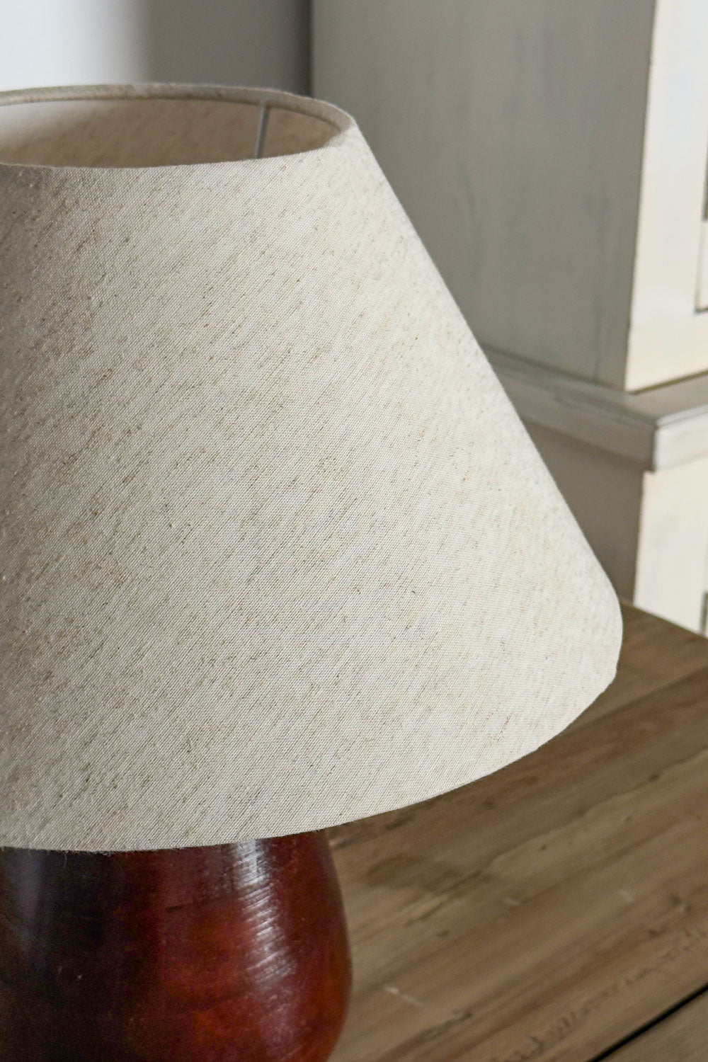 Detalles Lámpara De Mesa Diseño Madera Cristina Oria