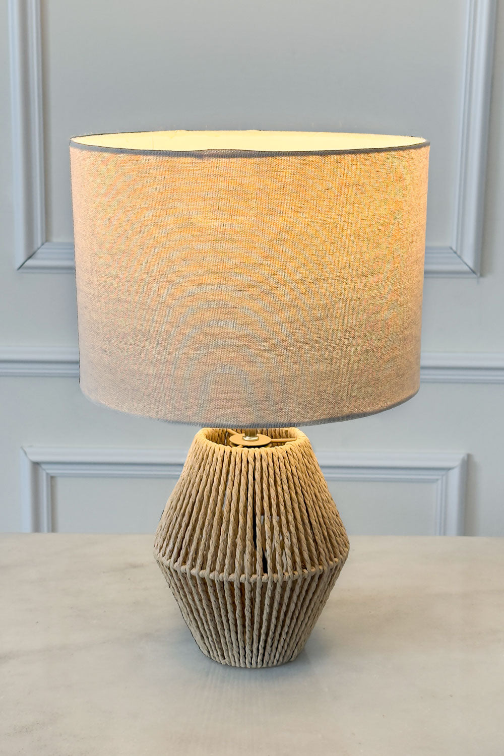 Lámpara De Mesa De Cuerdas De Papel Trenzado Con Pantalla De Lino