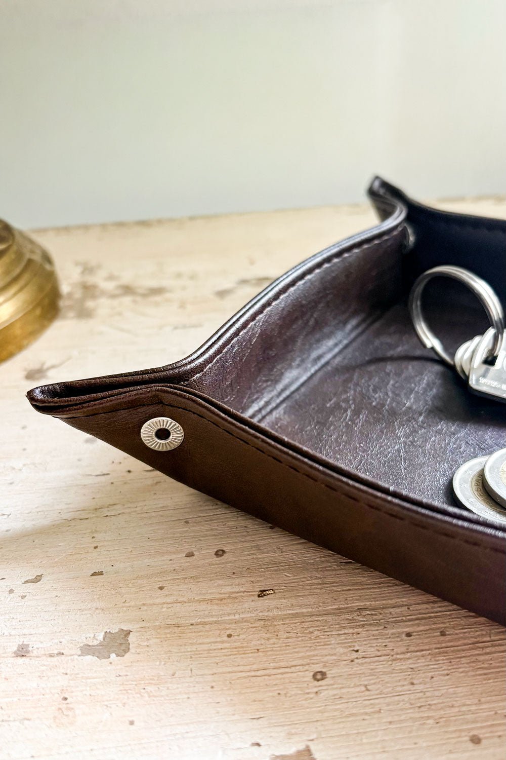 Detalle Esquinas Bandeja Vaciabolsillos De Piel Cristina Oria 