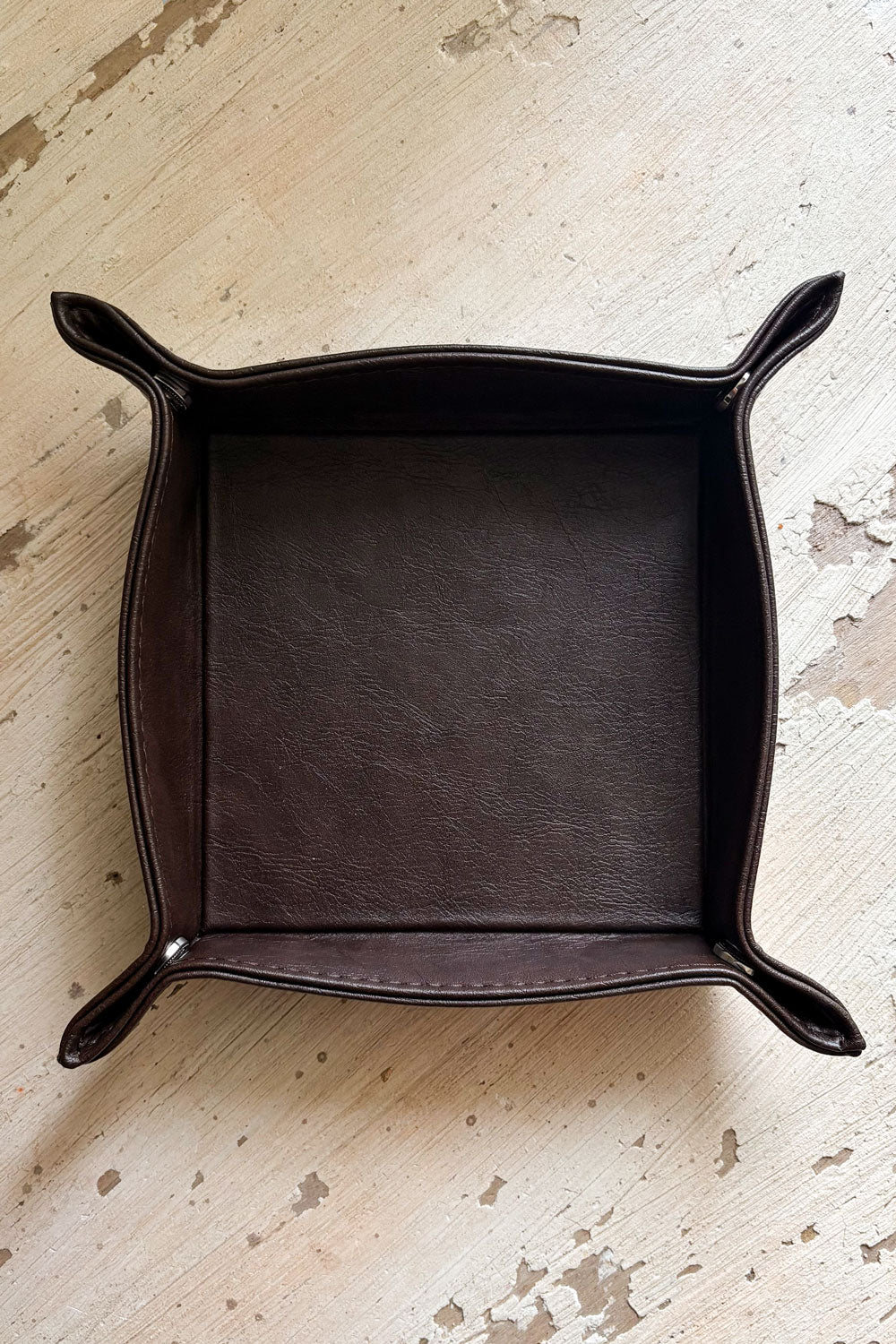 Detalle Cerrada Bandeja Vaciabolsillos De Piel Cristina Oria 