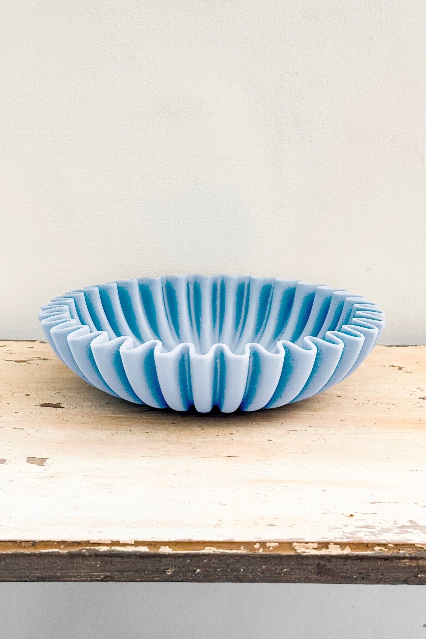 Detalles Centro De Mesa Bajo De Resina Diseño Ondas Cristina Oria