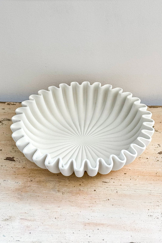 Blanco Centro De Mesa Bajo De Resina Diseño Ondas Cristina Oria