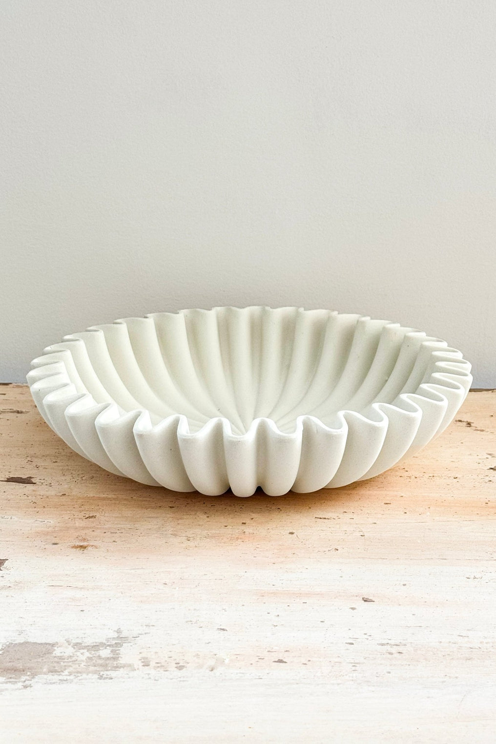 Ondas Centro De Mesa Bajo De Resina Diseño Ondas Cristina Oria