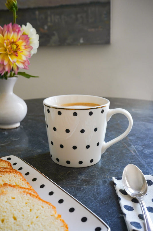 Taza Negra Y Blanca Con Diseño De Puntos