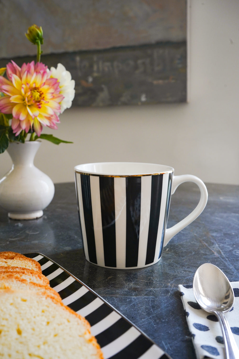 Taza Negra Y Blanca Con Diseño De Rayas