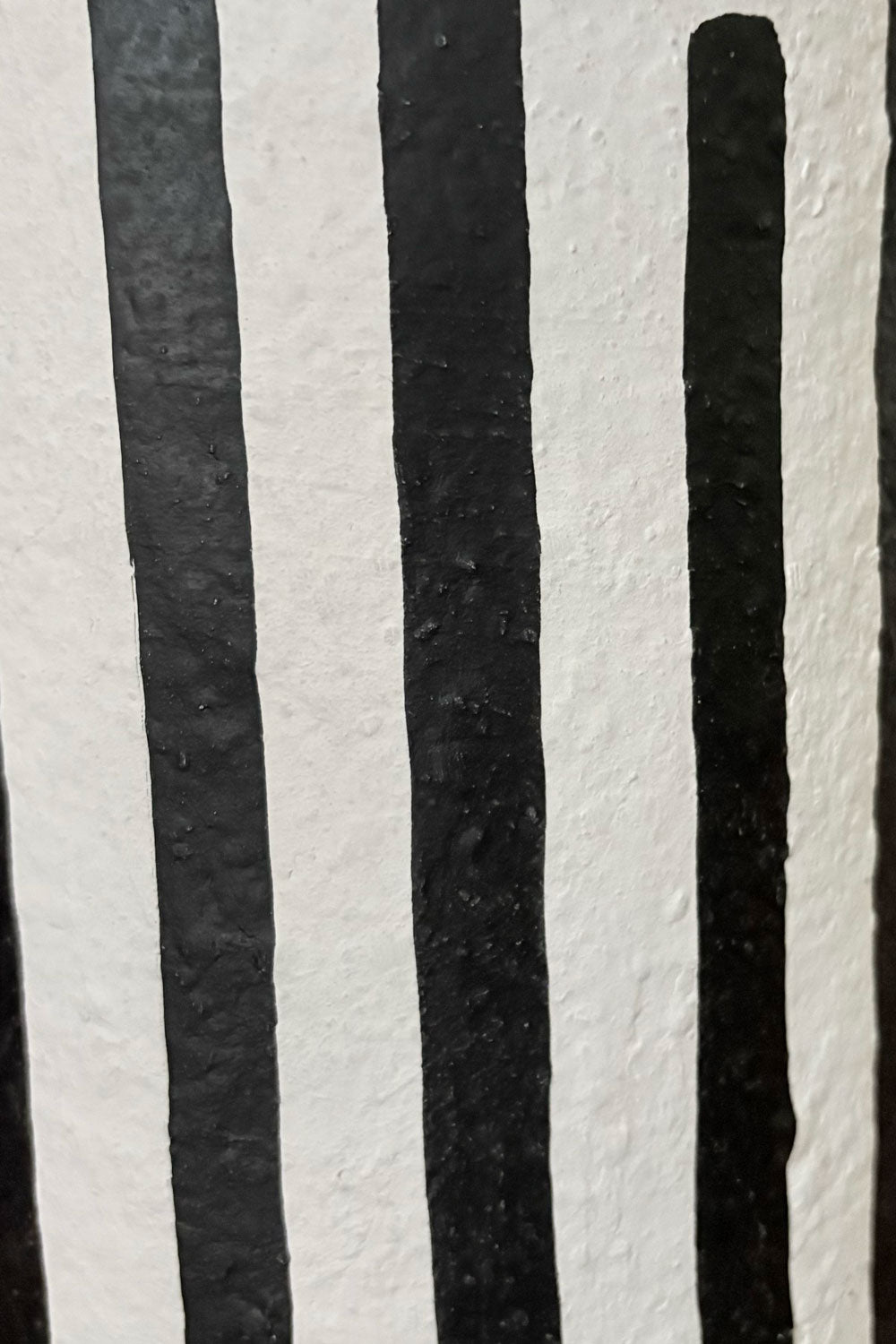 Zoom Lámpara De Papel Maché Blanca & Negra Cristina Oria