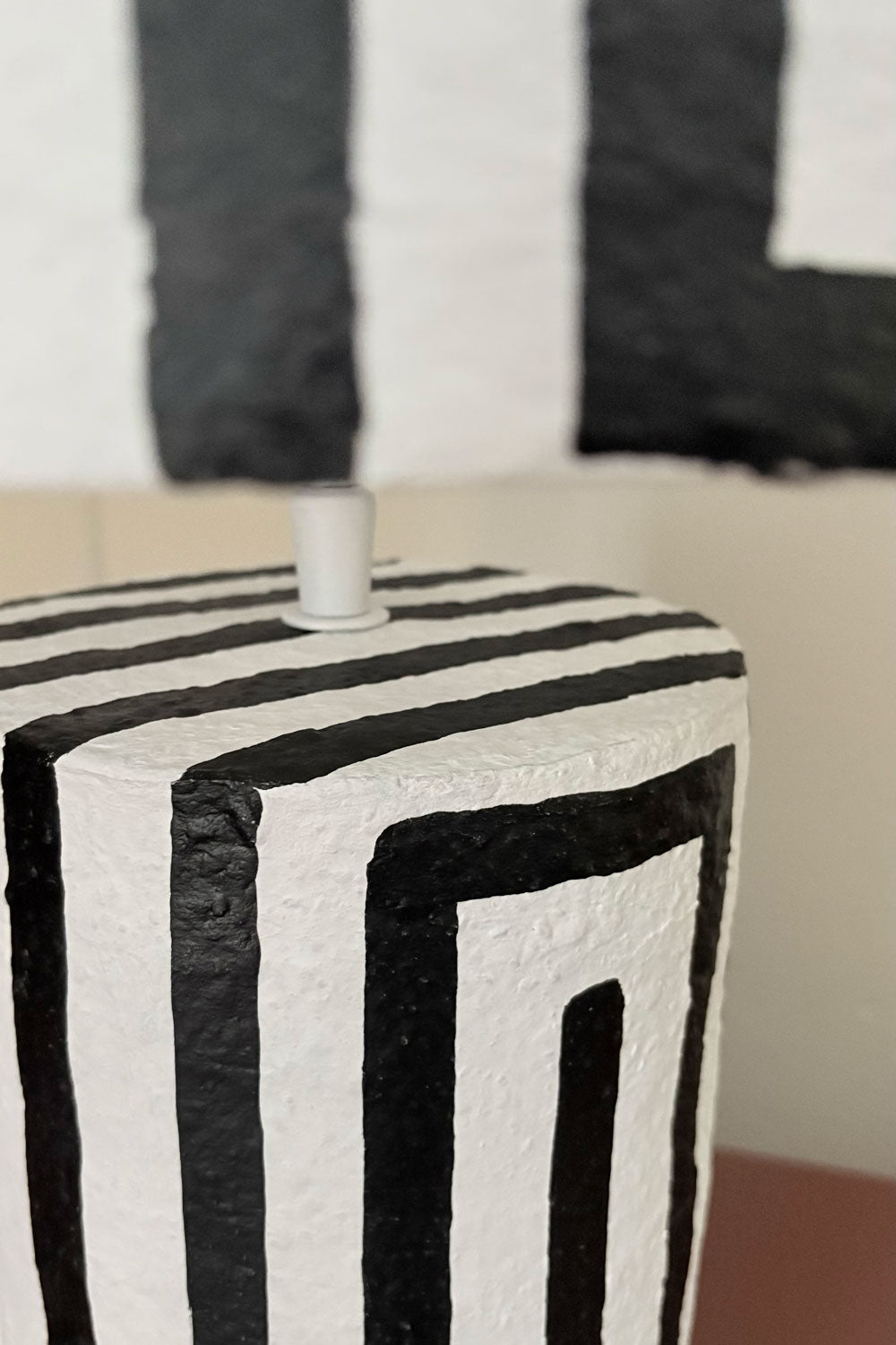 Sin Campana Lámpara De Papel Maché Blanca & Negra Cristina Oria