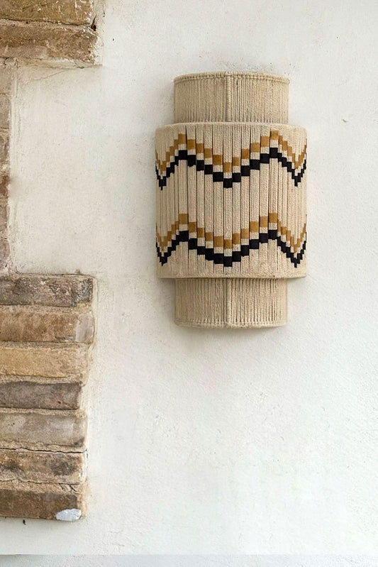 Aplique De Pared De Yute Y Algodón Con Detalles Negros Y Mostaza