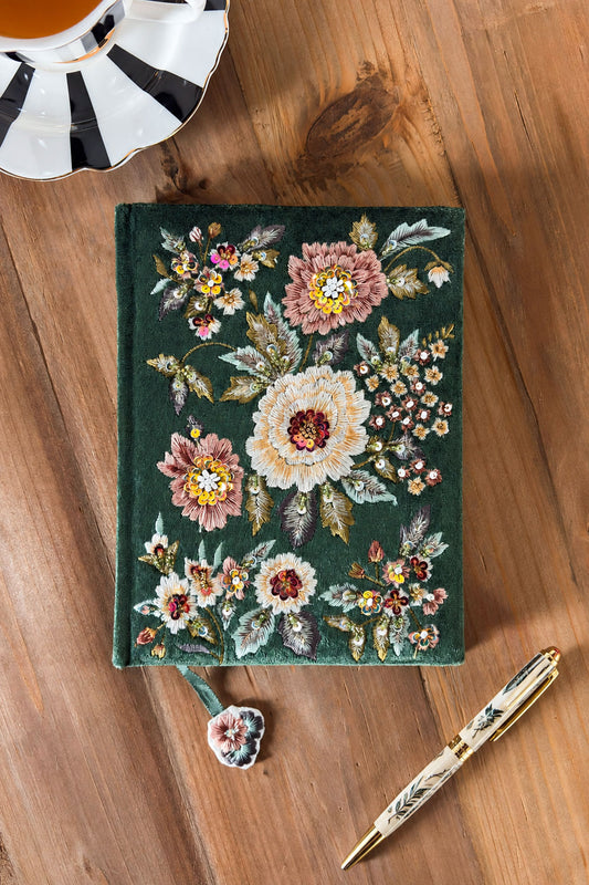 Libreta De Terciopelo Verde Con Flores Bordadas Cristina Oria