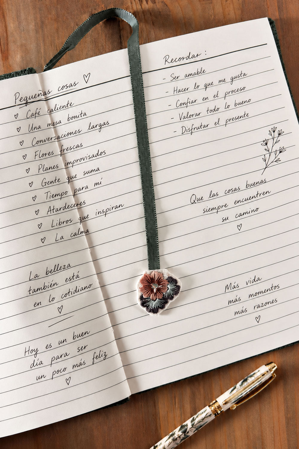 Interior Libreta De Terciopelo Verde Con Flores Bordadas Cristina Oria